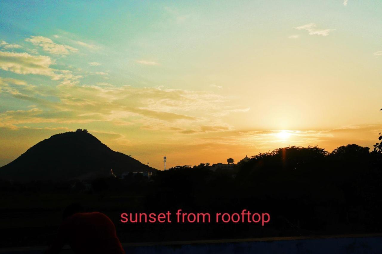 Veera'S Hostel Pushkar Zewnętrze zdjęcie